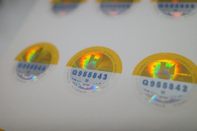 常见的电子产品防伪技术包括全息防伪标签