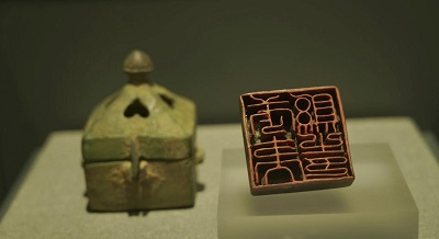中国古代官印的防伪机制首先建立在篆刻流派的多样性上